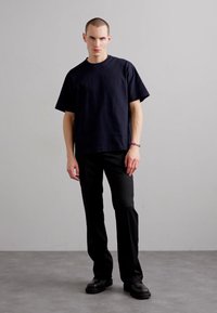 Filippa K HEAVY CREW NECK TEE - Lihtne T-särk - navy