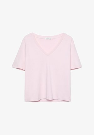 Majica s kratkimi rokavi in V-izrezom, izdelana iz mehkega in lahkega materiala v pastelno rožnati barvi. Ohlapen kroj z enostavnim, čistim dizajnom brez vidnih vzorcev.