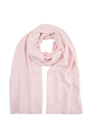 Lichtroze zachte stoffen sjaal losjes in een lus gewikkeld met lange uiteinden die naar beneden hangen tegen een witte achtergrond.