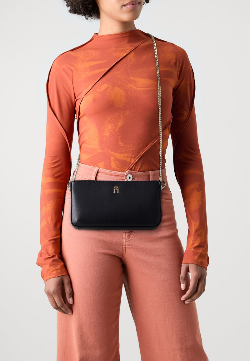 Tommy Hilfiger CHIC CROSSOVER - Skulderveske - black