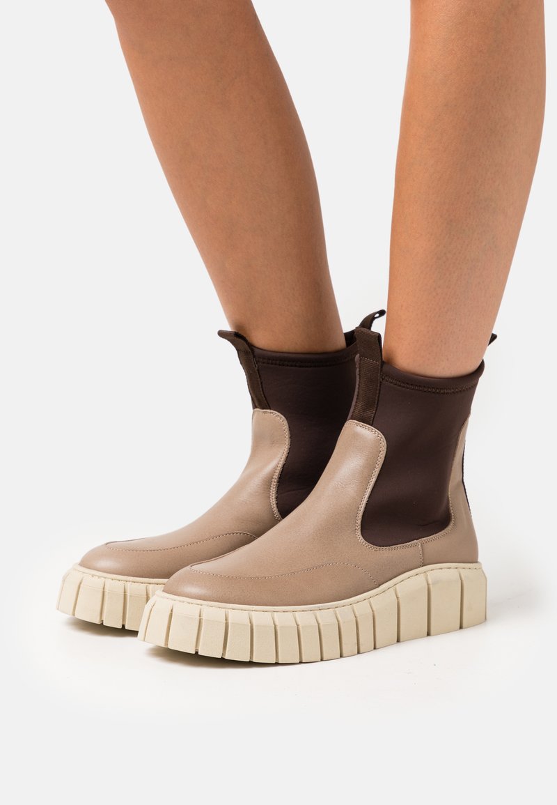 Bisgaard Botas de tornozelo com plataforma - tortora