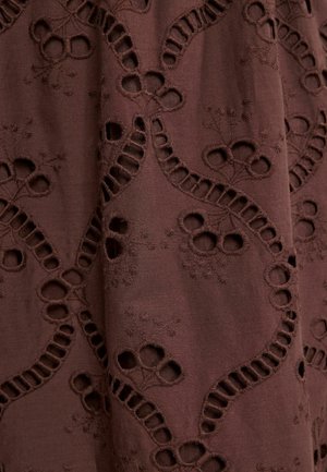 Love & Roses, REGULAR FIT - V-NECK BRODERIE SKIRT JERSEY MIDI DRESS - Denné šaty - chocolate brown