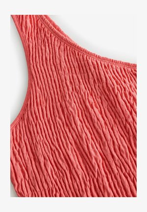 Korallefarbener Tank-Top mit strukturiertem, gerafftem Design aus einem weichen, elastischen Stoff. Die Träger verlaufen sanft und sorgen für einen bequemen Sitz.