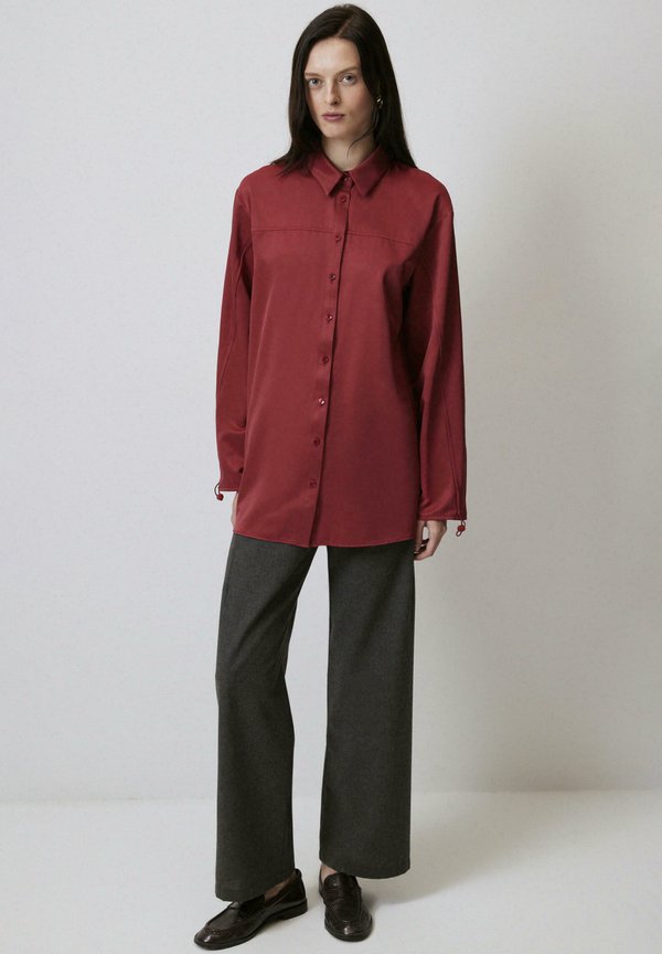 LOOK WITH GATHERED ARM - Hemdbluse - burgundy