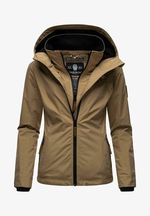 Jachetă impermeabilă maro cu glugă, fermoar frontal și buzunare laterale. Prezintă o căptușeală interioară neagră și o etichetă cu logo pe umăr.