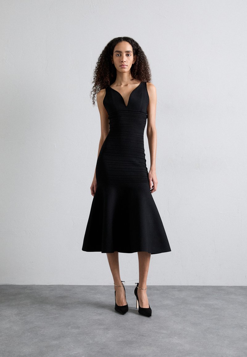 Victoria Beckham FRAME SLEEVELESS DRESS - Vestido de punto - black