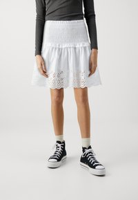 GAP SMOCKED EYELET SKIRT - Falda acampanada - white