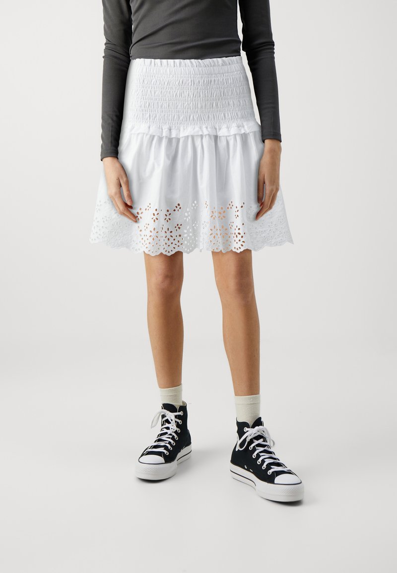 GAP - SMOCKED EYELET SKIRT - Falda acampanada - white, Ampliar