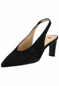 Tacón de ante negro tipo slingback con punta afilada y tacón brillante de 3 pulgadas. Plantilla beige con detalle cuadrado en color rojo.