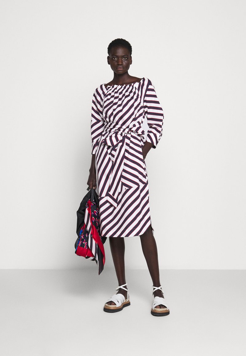 Marc Cain Day Dress Blau Dark Blue Zalando De 