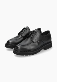 Chaussures en cuir noir avec tige texturée, bout rond, fermeture à lacets et semelle en caoutchouc épaisse dotée d'un motif de semelle pour une meilleure adhérence.