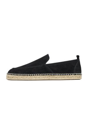 Espadrille noire en daim à enfiler avec semelle en jute tressée et petit talon, détail de couture latérale et languette au talon.