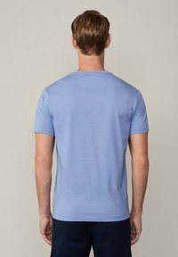Hackett London PIMA - Jednoduché tričko - chambray blue