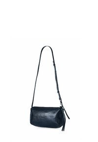 Piccolo borsetta a tracolla in pelle nera texturizzata con tracolla regolabile e chiusura con zip, mostrata su uno sfondo bianco.