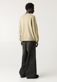 PULL&BEAR Pulover - beige