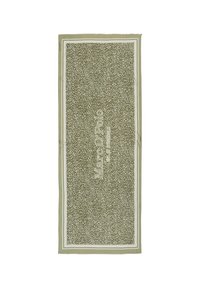 Écharpe verte à motifs avec une surface texturée, comportant des accents blancs et "Marc O'Polo" en lettres majuscules au centre. Forme rectangulaire.