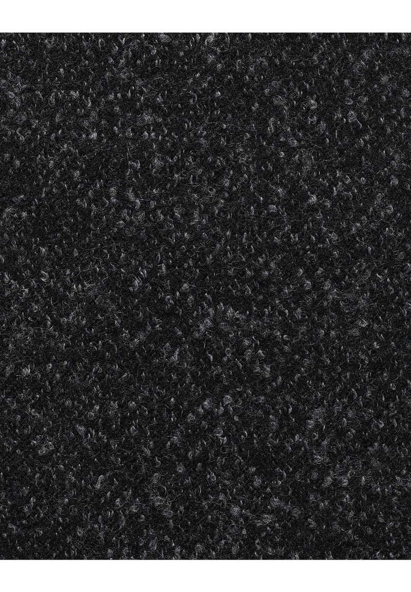 Texture di moquette nera con pile corto e denso, caratterizzato da una lucentezza sottile e variabile. Non sono presenti motivi o accenti.