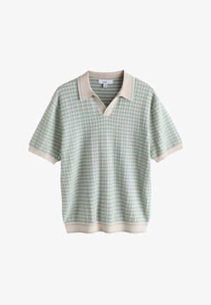 Tricou polo cu mâneci scurte, tricotat, cu guler și manșete bej, având un model în carouri albastru și bej.