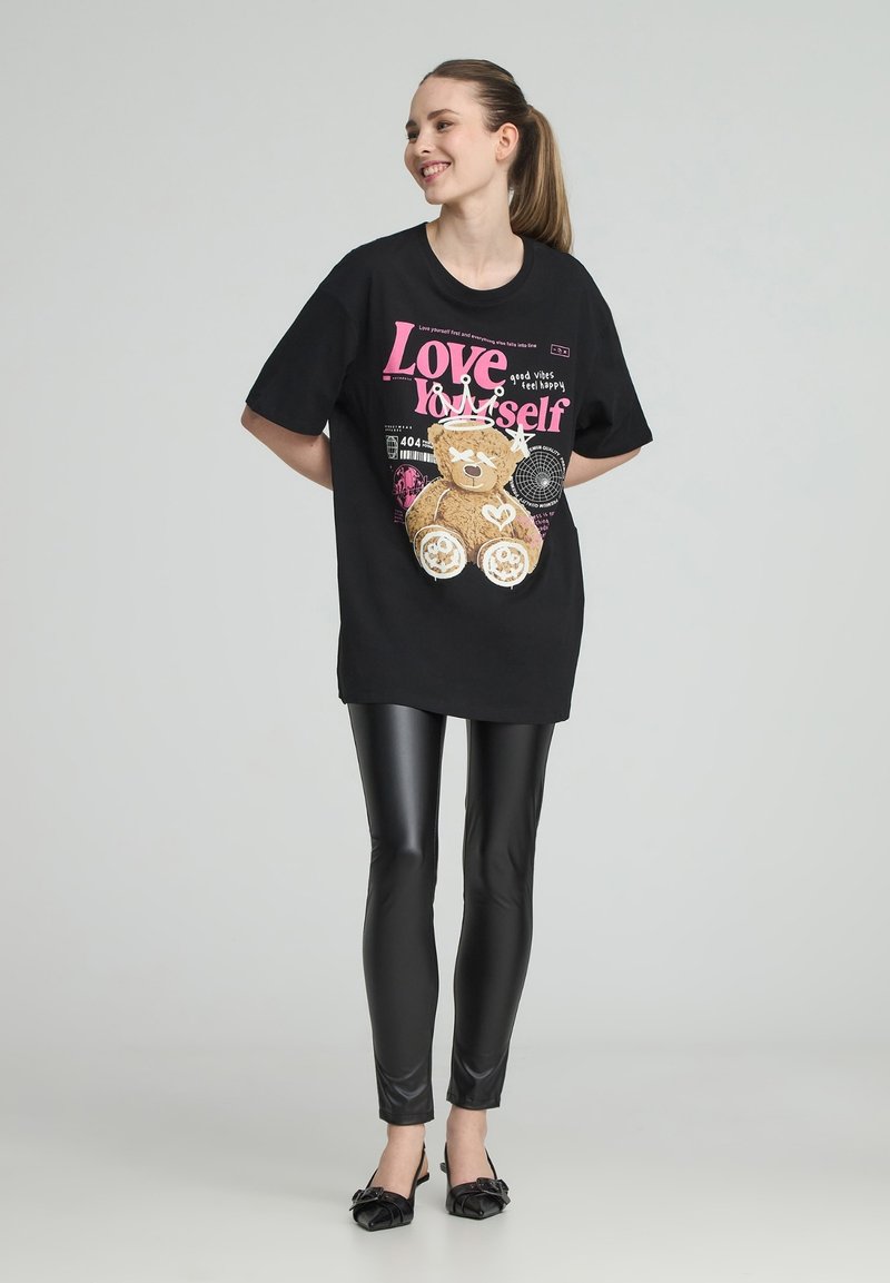 T-shirt Donna Stampata Orsacchiotto – Manica Corta Oversize – Cotone