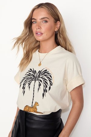 Never Fully Dressed - T-shirt z nadrukiem