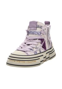 Hohe Sneaker aus hellviolettem Canvas mit Glitzerdetails, weißer Gummispitze und einer dicken gestreiften Sohle. Aufschrift "LOVE NEVER CHANGES" ist zu sehen.