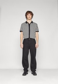 Obey Clothing TESTAMENT BUTTON FRONT POLO UNISEX - Blusa - black multi