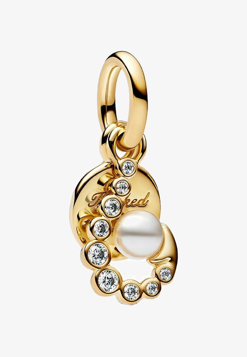 Goldanhänger mit einer Perle und umliegenden klaren Steinen, im Design mit kreisförmigen Verbindungen. Gravur auf einer glatten Goldoberfläche.