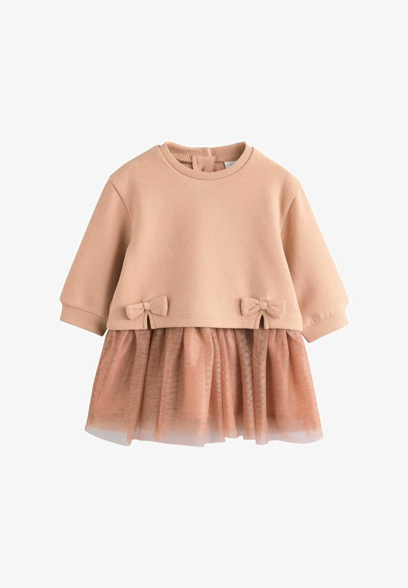 Robe en sweat rose avec un haut ajusté, des manches trois-quarts, et une jupe en tulle superposée avec des paillettes, ornée de deux nœuds.