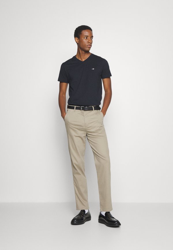 SLIM SHIELD V NECK - Basic T-shirt2