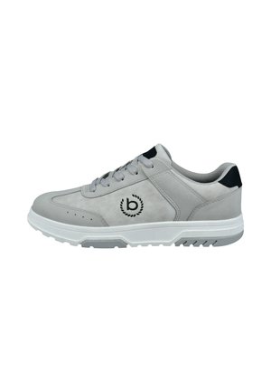 Hellgrauer Sneaker aus Wildleder mit weißer Gummisohle. Mit rundem Logo an der Seite, Belüftungslöchern an der Spitze und schwarzem Akzent an der Ferse.