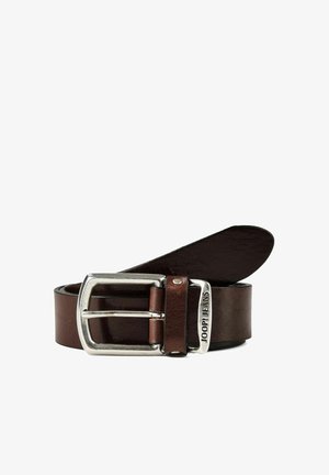 Cintura in pelle marrone arrotolata con fibbia metallica rettangolare argentata e "JOOP! JEANS" inciso sulla passante della cintura.