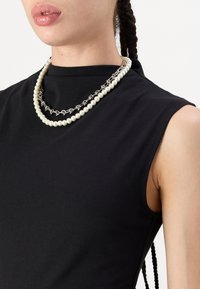 GAP MOD FUNNEL - Felső - black