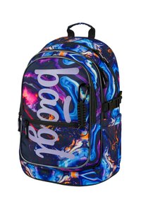 Zaino con un design colorato e vorticoso in blu, viola e arancione. Presenta un grande logo, numerosi scomparti con zip e una maniglia imbottita.