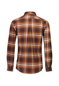 Camicia a maniche lunghe a quadri nei toni di marrone, arancione e grigio. Presenta un colletto, polsini con bottoni e un design a schiena dritta.