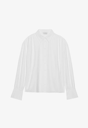 Valge pika varrukaga pluus, millel on kraega kaelus, nööbid ees ja volditud detailid õlgadel ja varrukatel. Sile kangastekstuuri.