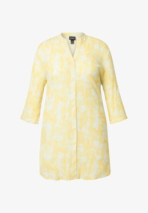 Camicia gialla con bottoni realizzata in un tessuto leggero e testurizzato. Presenta un collo a V e maniche a tre quarti, decorata con un delicato motivo a foglie.