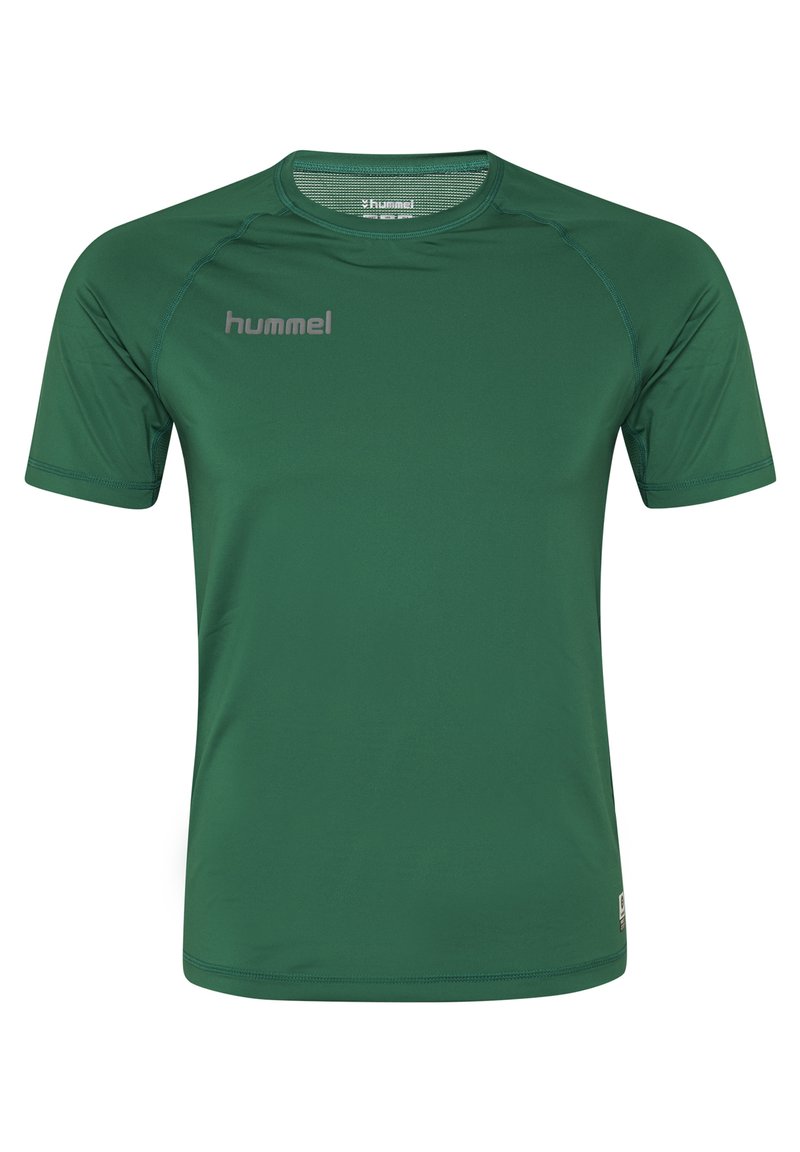 Groene sport t-shirt van lichtgewicht, gladde stof, met korte mouwen, ronde hals en logo op de bovenste linkerkant.