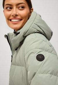 Áhkká MIT KAPUZE - Dunfrakker - graugrün