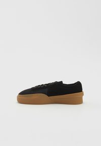 Lacoste AURA CLUB - Sporta apavi - black
