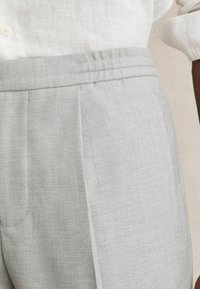 Reiss REGULAR FIT -  DRAWSTRING - Pantaloni scurți - soft grey