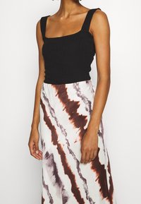 Anna Field Linne - black