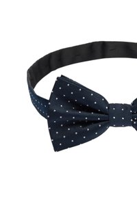 Mörkblå fluga med vita prickar, ribbad textur och justerbar svart rem. Klassisk design som passar för formella tillfällen.