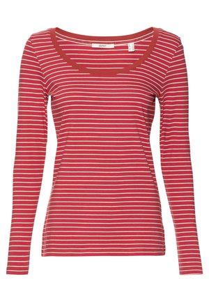 T-shirt a maniche lunghe a righe rosse con un ampio scollo. Presenta righe orizzontali bianche e beige e una texture di tessuto morbida e leggera.