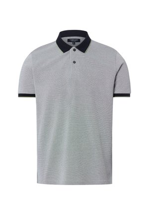 Polo gris clair à manches courtes avec col et bordures de manches noirs, deux boutons noirs et une étiquette coupe régulière à l'intérieur du col.