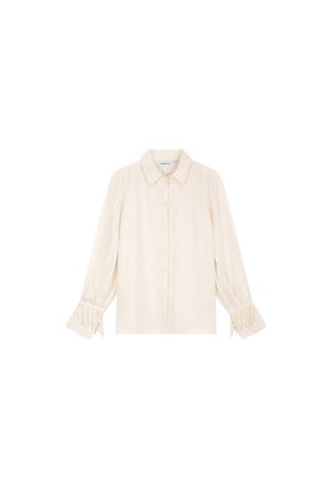 Romantisch crèmekleurig button-up blouse met een kraag, lange opgeblazen mouwen en kantdetails aan de manchetten. Glad materiaal met een klassieke pasvorm.