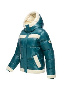 Teal pufferjakke med faux fur-foder i hætten og creme accenter. Har lynlås, to sidelommer og ribbede manchetter.