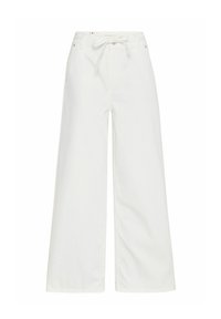Pantalones anchos y blancos hechos de mezclilla. Cuentan con cinturilla con cordón, bolsillos delanteros y un ajuste holgado. Textura suave, sin patrones visibles.