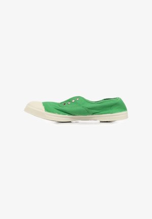 Baskets slip-on en toile verte avec semelle et embout en caoutchouc blanc, œillets métalliques, vues de côté sur fond blanc.