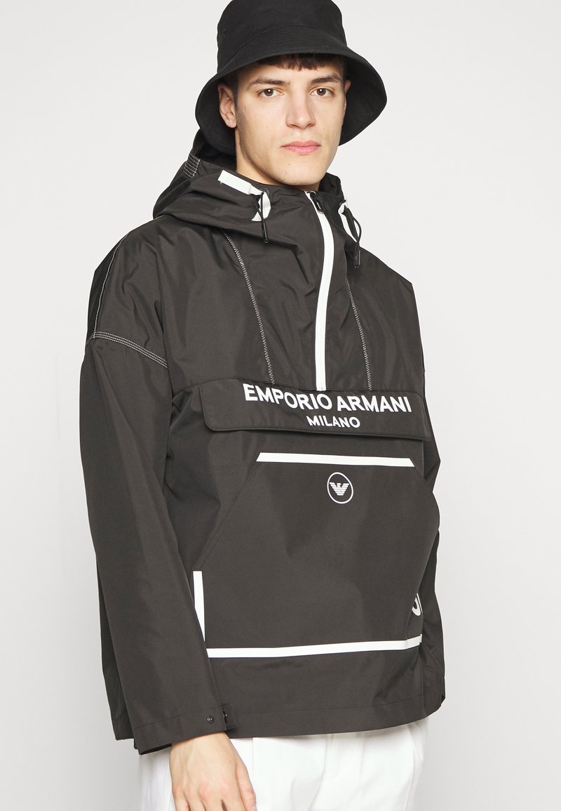 Herren Leichte Jacken | Emporio Armani BLOUSON JACKET Windbreaker nero/schwarz - VY19013 Herren Leichte Jacken | Emporio Armani BLOUSON JACKET Windbreaker nero/schwarz - VY19013