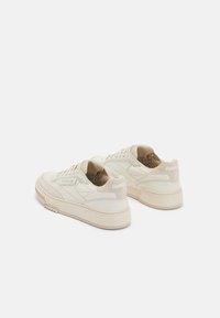Reebok LTD CLUB C LTD UNISEX - Trainers - cornsilk white flood